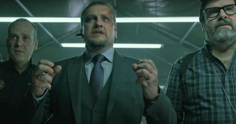 Money Heist: Màn vạch trần mặt trái xã hội đằng sau vụ cướp ly kỳ - Ảnh 4. Money Heist: Màn vạch trần mặt trái xã hội đằng sau vụ cướp ly kỳ - Ảnh 4.
