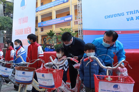Chú trọng tình nguyện tại địa phương vùng sâu, vùng xa, bị thiên tai, dịch bệnh - Ảnh 2. Chú trọng tình nguyện tại địa phương vùng sâu, vùng xa, bị thiên tai, dịch bệnh - Ảnh 2.