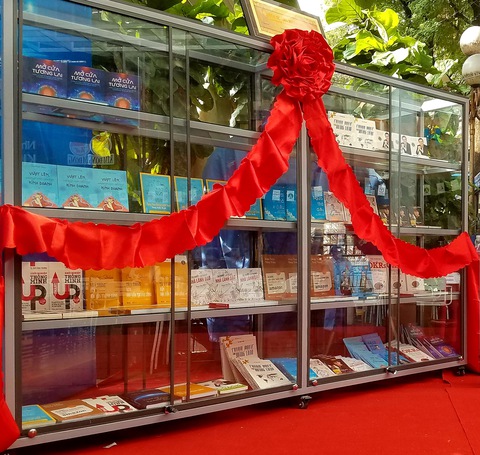 Ra mắt tủ sách Doanh nhân và khơi dậy tinh thần mở cửa tương lai - Ảnh 1. Ra mắt tủ sách Doanh nhân và khơi dậy tinh thần mở cửa tương lai - Ảnh 1.