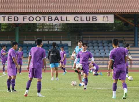 Ông Park cùng các trợ lý đi xem trận Malaysia - Lào và Indonesia - Campuchia - Ảnh 1. Ông Park cùng các trợ lý đi xem trận Malaysia - Lào và Indonesia - Campuchia - Ảnh 1.
