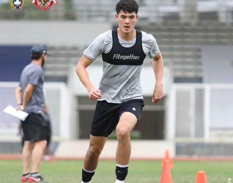 Siêu hậu vệ của Indonesia đã đến Singapore và sẵn sàng ra sân ở AFF Cup 2020 - Ảnh 1. Siêu hậu vệ của Indonesia đã đến Singapore và sẵn sàng ra sân ở AFF Cup 2020 - Ảnh 1.