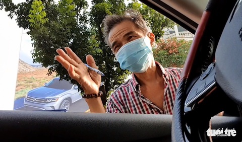 ‘Cát cứ’ lòng đường thu phí ở quận 3: Chín lùn và Tèo bị mời lên công an - Ảnh 1. ‘Cát cứ’ lòng đường thu phí ở quận 3: Chín lùn và Tèo bị mời lên công an - Ảnh 1.