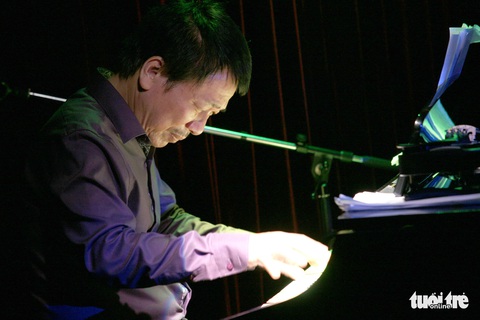 nhạc sĩ phú quang (1) nhạc sĩ phú quang (1)