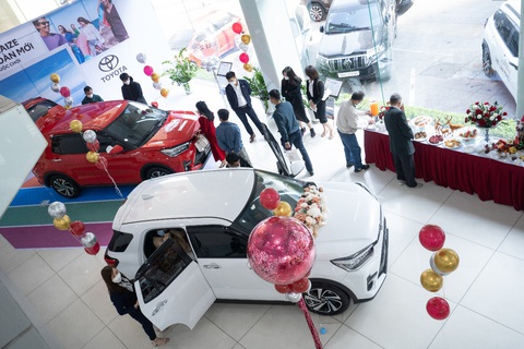 Khách hàng lái thử Toyota Raize tại đại lý: Xoá tan nhiều nghi ngại - Ảnh 1. Khách hàng lái thử Toyota Raize tại đại lý: Xoá tan nhiều nghi ngại - Ảnh 1.
