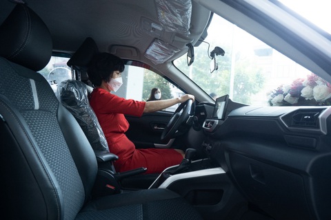Khách hàng lái thử Toyota Raize tại đại lý: Xoá tan nhiều nghi ngại - Ảnh 2. Khách hàng lái thử Toyota Raize tại đại lý: Xoá tan nhiều nghi ngại - Ảnh 2.