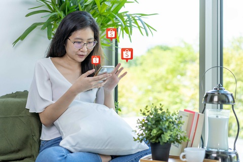 Cách mùa mua sắm cuối năm tạo tác động tích cực đến nền kinh tế địa phương - Ảnh 1. Cách mùa mua sắm cuối năm tạo tác động tích cực đến nền kinh tế địa phương - Ảnh 1.