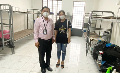 Cô gái mồ côi được miễn phí ký túc xá khi nhập học - Ảnh 2. Cô gái mồ côi được miễn phí ký túc xá khi nhập học - Ảnh 2.
