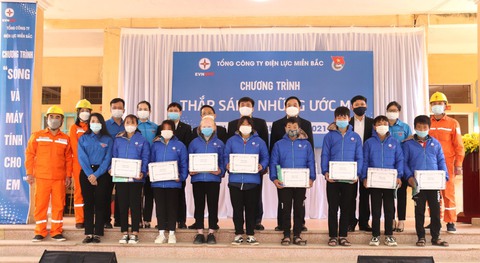 Tri ân khách hàng, EVNNPC ‘thắp sáng ước mơ’ cho học sinh vùng cao - Ảnh 1. Tri ân khách hàng, EVNNPC ‘thắp sáng ước mơ’ cho học sinh vùng cao - Ảnh 1.