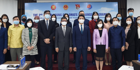 Thanh niên ASEAN góp sáng kiến đẩy lùi COVID-19 - Ảnh 1. Thanh niên ASEAN góp sáng kiến đẩy lùi COVID-19 - Ảnh 1.
