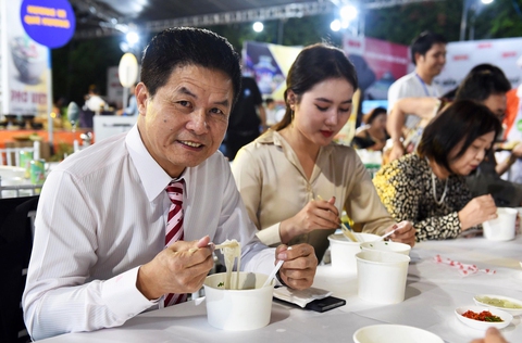 Mời bạn đọc thưởng thức phở tại Gala Ngày của phở 12-12 - Ảnh 1. Mời bạn đọc thưởng thức phở tại Gala Ngày của phở 12-12 - Ảnh 1.