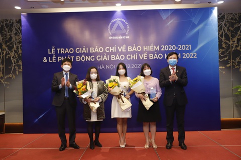 Có thẻ bảo hiểm cũng không được bồi thường nhận giải A Báo chí về bảo hiểm - Ảnh 1. Có thẻ bảo hiểm cũng không được bồi thường nhận giải A Báo chí về bảo hiểm - Ảnh 1.