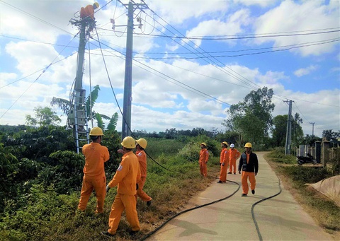 Điện về buôn nghèo - Ảnh 1. Điện về buôn nghèo - Ảnh 1.