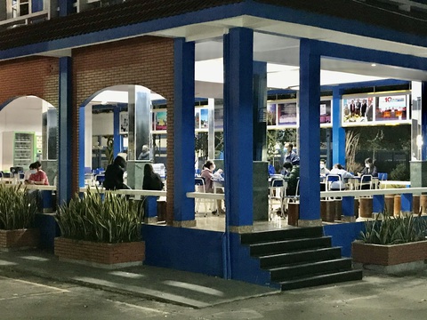 Bình Dương có sinh viên mắc COVID-19, phong tỏa trong đêm - Ảnh 4. Bình Dương có sinh viên mắc COVID-19, phong tỏa trong đêm - Ảnh 4.