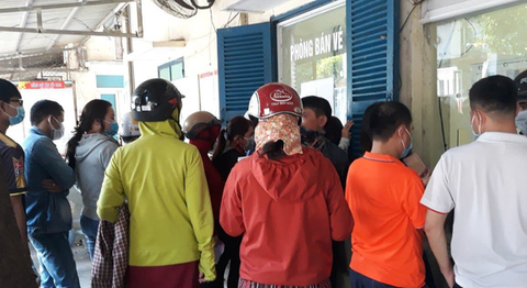 Khách dồn dập trả vé, Công ty đường sắt Sài Gòn hết sạch tiền trả lại khách - Ảnh 1. Khách dồn dập trả vé, Công ty đường sắt Sài Gòn hết sạch tiền trả lại khách - Ảnh 1.
