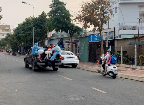 Bình Dương có sinh viên mắc COVID-19, phong tỏa trong đêm - Ảnh 5. Bình Dương có sinh viên mắc COVID-19, phong tỏa trong đêm - Ảnh 5.