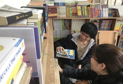 Trạm đọc sách miễn phí ở Huế của chàng trai 25 tuổi - Ảnh 1. Trạm đọc sách miễn phí ở Huế của chàng trai 25 tuổi - Ảnh 1.
