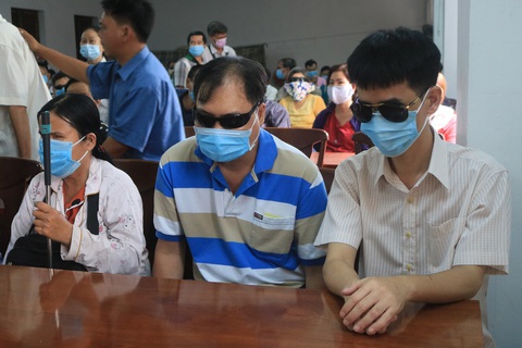 TP.HCM: Mong tiền hỗ trợ tết sớm đến với nhiều người mù - Ảnh 1. TP.HCM: Mong tiền hỗ trợ tết sớm đến với nhiều người mù - Ảnh 1.