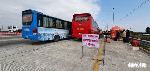 Xe dù bến cóc chặt chém gần chốt kiểm soát cầu Bạch Đằng - Ảnh 6. Xe dù bến cóc chặt chém gần chốt kiểm soát cầu Bạch Đằng - Ảnh 6.