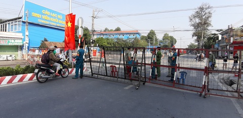 Tìm F1, F2 trong 16.000 sinh viên, hàng trăm giảng viên ở Bình Dương - Ảnh 2. Tìm F1, F2 trong 16.000 sinh viên, hàng trăm giảng viên ở Bình Dương - Ảnh 2.