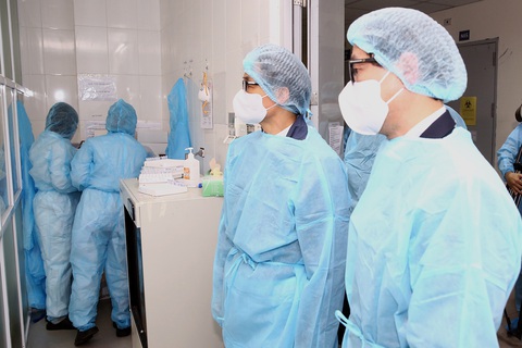 Phó thủ tướng Vũ Đức Đam đề nghị Hà Nội lấy mẫu xét nghiệm đến F3 - Ảnh 1. Phó thủ tướng Vũ Đức Đam đề nghị Hà Nội lấy mẫu xét nghiệm đến F3 - Ảnh 1.