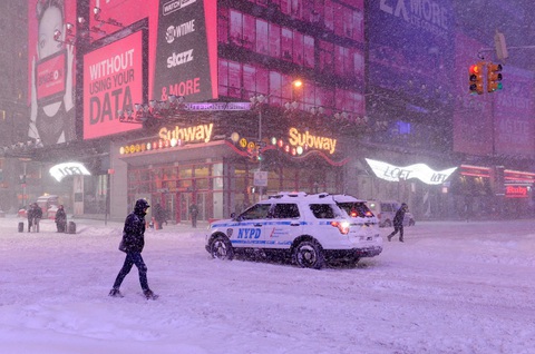 Bão tuyết lớn hoành hành ở Mỹ, New York ban bố tình trạng khẩn cấp - Ảnh 1. Bão tuyết lớn hoành hành ở Mỹ, New York ban bố tình trạng khẩn cấp - Ảnh 1.