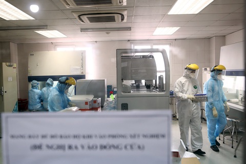 Phó thủ tướng Vũ Đức Đam đề nghị Hà Nội lấy mẫu xét nghiệm đến F3 - Ảnh 2. Phó thủ tướng Vũ Đức Đam đề nghị Hà Nội lấy mẫu xét nghiệm đến F3 - Ảnh 2.