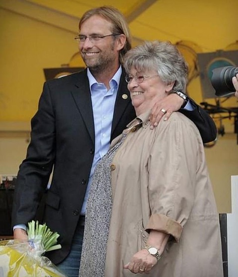 Điểm tin thể thao tối 10-2: Mẹ HLV Jurgen Klopp qua đời, Djokovic đi tiếp ở Úc mở rộng - Ảnh 1. Điểm tin thể thao tối 10-2: Mẹ HLV Jurgen Klopp qua đời, Djokovic đi tiếp ở Úc mở rộng - Ảnh 1.