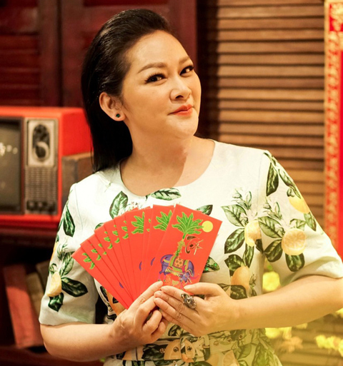 Như Quỳnh lần đầu ăn Tết cổ truyền sau hơn 20 năm xa xứ - Ảnh 1. Như Quỳnh lần đầu ăn Tết cổ truyền sau hơn 20 năm xa xứ - Ảnh 1.