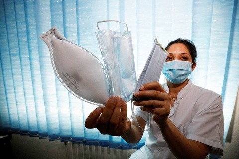 Lây nhiễm COVID-19 dễ nhất? Nơi tụ tập ăn uống! - Ảnh 1. Lây nhiễm COVID-19 dễ nhất? Nơi tụ tập ăn uống! - Ảnh 1.