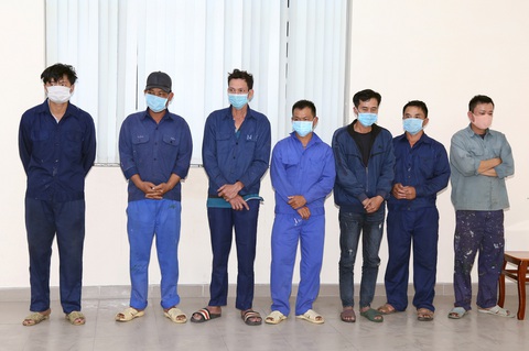 Vụ pha chế 2,7 triệu lít xăng giả: Bắt ‘vợ bé’ nghi can cầm đầu - Ảnh 2. Vụ pha chế 2,7 triệu lít xăng giả: Bắt ‘vợ bé’ nghi can cầm đầu - Ảnh 2.