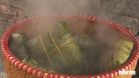 Người làng nghề bánh chưng: Bánh không ngon không bán cho khách - Ảnh 6. Người làng nghề bánh chưng: Bánh không ngon không bán cho khách - Ảnh 6.