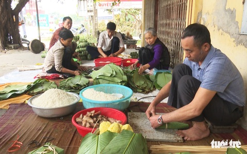 Người làng nghề bánh chưng: Bánh không ngon không bán cho khách - Ảnh 1. Người làng nghề bánh chưng: Bánh không ngon không bán cho khách - Ảnh 1.