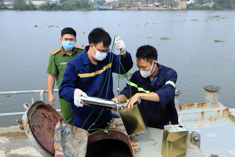 Vụ 2,7 triệu lít xăng giả: Đề nghị truy tố 74 bị can tội buôn lậu và nhận hối lộ - Ảnh 1. Vụ 2,7 triệu lít xăng giả: Đề nghị truy tố 74 bị can tội buôn lậu và nhận hối lộ - Ảnh 1.