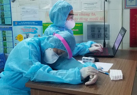 Dù thức trắng, mệt nhọc đến mấy, chúng tôi chỉ mong tất cả đều âm tính - Ảnh 7. Dù thức trắng, mệt nhọc đến mấy, chúng tôi chỉ mong tất cả đều âm tính - Ảnh 7.