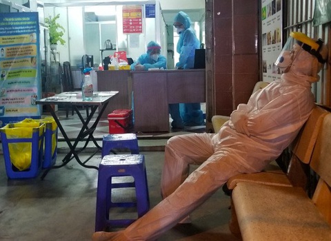 Dù thức trắng, mệt nhọc đến mấy, chúng tôi chỉ mong tất cả đều âm tính - Ảnh 9. Dù thức trắng, mệt nhọc đến mấy, chúng tôi chỉ mong tất cả đều âm tính - Ảnh 9.