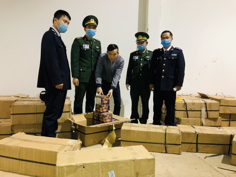 Công an cả nước huy động lực lượng kiểm tra việc đốt pháo đêm giao thừa - Ảnh 1. Công an cả nước huy động lực lượng kiểm tra việc đốt pháo đêm giao thừa - Ảnh 1.