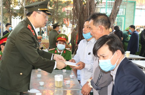 Truy tặng bằng khen cho trung tá công an hi sinh khi đánh án ma túy ở Mường Lát - Ảnh 1. Truy tặng bằng khen cho trung tá công an hi sinh khi đánh án ma túy ở Mường Lát - Ảnh 1.