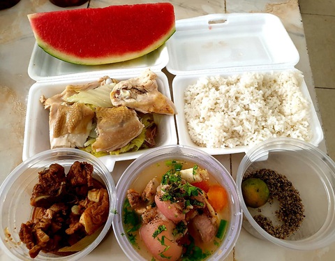 Bữa cơm ngày 30 Tết ở nơi cách ly đặc biệt - Ảnh 6. Bữa cơm ngày 30 Tết ở nơi cách ly đặc biệt - Ảnh 6.