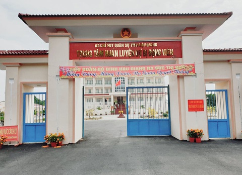 Bữa cơm ngày 30 Tết ở nơi cách ly đặc biệt - Ảnh 8. Bữa cơm ngày 30 Tết ở nơi cách ly đặc biệt - Ảnh 8.