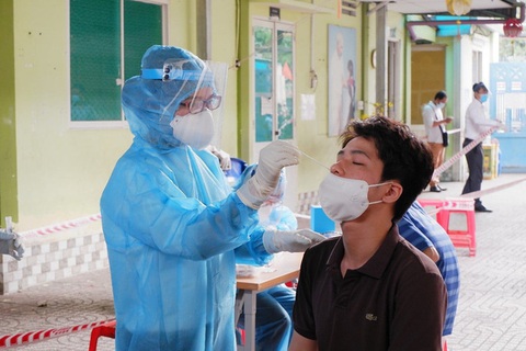 TP.HCM: Hơn 2.100 xét nghiệm người dân khu Mả Lạng đã âm tính - Ảnh 1. TP.HCM: Hơn 2.100 xét nghiệm người dân khu Mả Lạng đã âm tính - Ảnh 1.