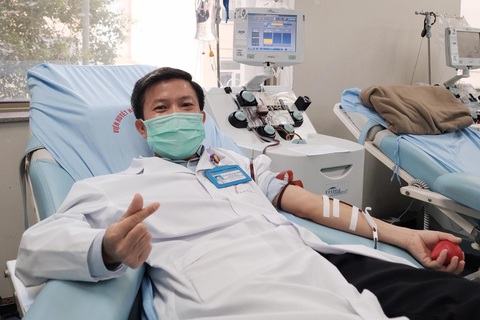 Không về quê, bạn trẻ rủ nhau đi hiến máu chiều 30 Tết - Ảnh 4. Không về quê, bạn trẻ rủ nhau đi hiến máu chiều 30 Tết - Ảnh 4.