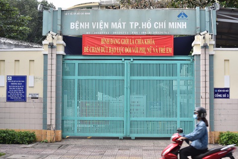 Bệnh viện Mắt TP.HCM và Bệnh viện quận Tân Bình xét nghiệm khẩn cấp cho nhân viên - Ảnh 1. Bệnh viện Mắt TP.HCM và Bệnh viện quận Tân Bình xét nghiệm khẩn cấp cho nhân viên - Ảnh 1.