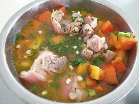 Bữa cơm ngày 30 Tết ở nơi cách ly đặc biệt - Ảnh 2. Bữa cơm ngày 30 Tết ở nơi cách ly đặc biệt - Ảnh 2.