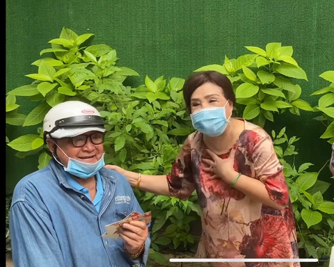 Lệ Thủy hủy cuộc hẹn thâm tình mùng 2 hằng năm vì COVID-19, trao quà cận Tết - Ảnh 1. Lệ Thủy hủy cuộc hẹn thâm tình mùng 2 hằng năm vì COVID-19, trao quà cận Tết - Ảnh 1.