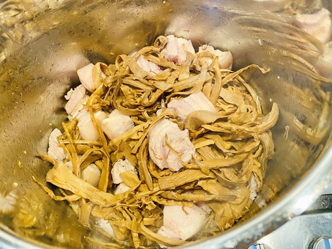 Măng kho cuốn bánh tráng Phan Thiết, càng về cuối càng ngon - Ảnh 1. Măng kho cuốn bánh tráng Phan Thiết, càng về cuối càng ngon - Ảnh 1.