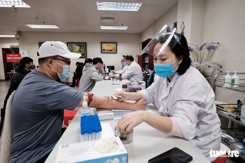 Không về quê, bạn trẻ rủ nhau đi hiến máu chiều 30 Tết - Ảnh 6. Không về quê, bạn trẻ rủ nhau đi hiến máu chiều 30 Tết - Ảnh 6.
