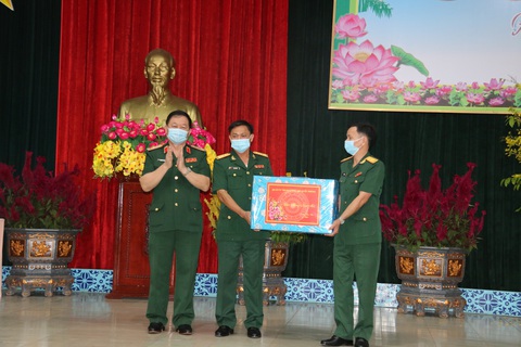 Ông Võ Văn Thưởng chúc Tết Sư đoàn 9 thuộc Quân đoàn 4 - Ảnh 4. Ông Võ Văn Thưởng chúc Tết Sư đoàn 9 thuộc Quân đoàn 4 - Ảnh 4.