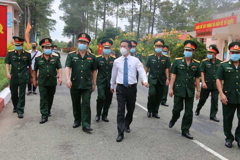 Ông Võ Văn Thưởng chúc Tết Sư đoàn 9 thuộc Quân đoàn 4 - Ảnh 1. Ông Võ Văn Thưởng chúc Tết Sư đoàn 9 thuộc Quân đoàn 4 - Ảnh 1.