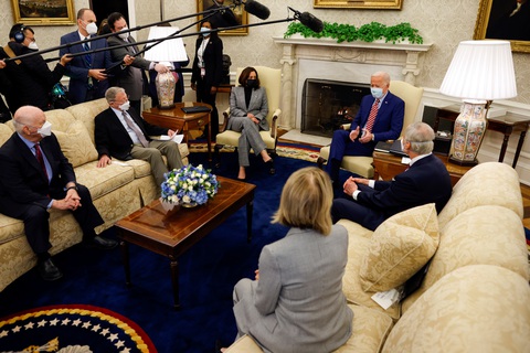 Ông Biden thúc giục nâng cấp cơ sở hạ tầng, lo Trung Quốc tranh phần - Ảnh 1. Ông Biden thúc giục nâng cấp cơ sở hạ tầng, lo Trung Quốc tranh phần - Ảnh 1.