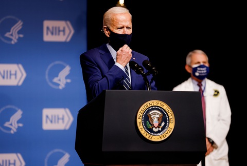 Ông Biden chỉ trích ông Trump không chuẩn bị tốt chương trình tiêm COVID-19 - Ảnh 1. Ông Biden chỉ trích ông Trump không chuẩn bị tốt chương trình tiêm COVID-19 - Ảnh 1.
